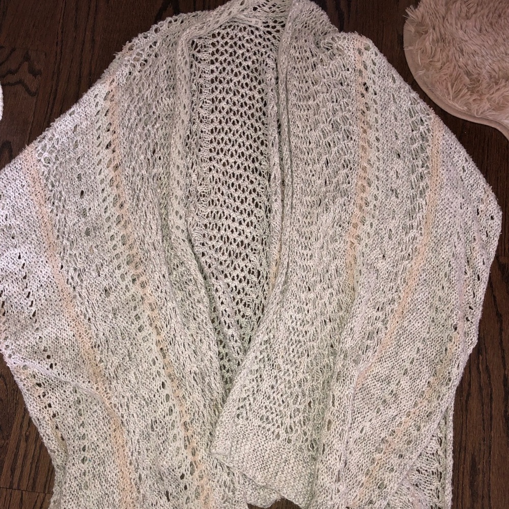 ABERCROMBIE BEACH SWEATER